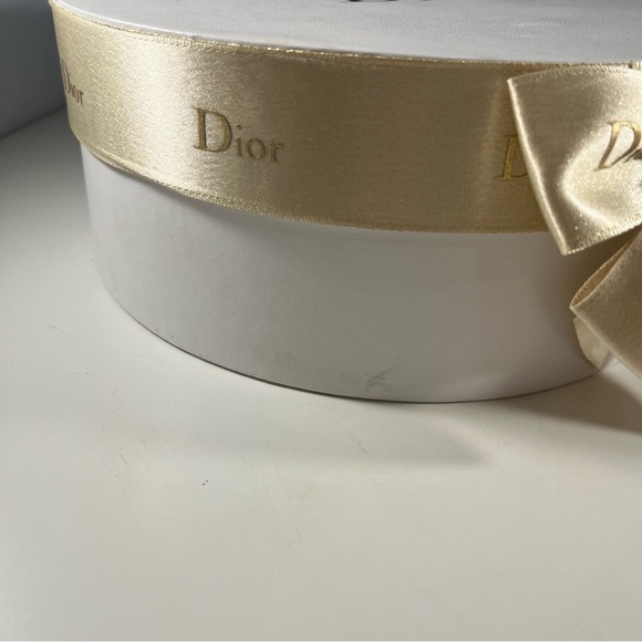 Dior White/Gold Round Hat Box W/ Pillow- 9 1/4” Diameter- Empty - Picture 11 of 16